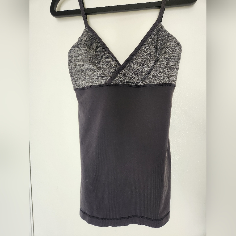 Lululemon Grey adjustable straps Tank Top with lined support bra size 10 - Picture 4 of 6
